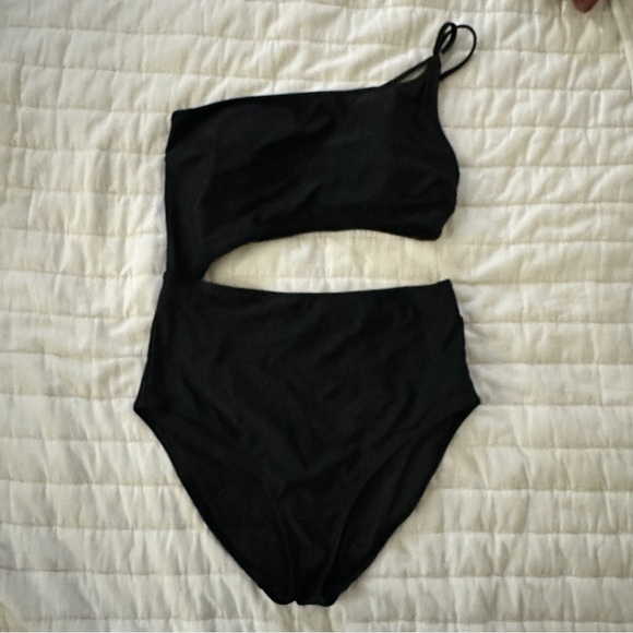 Women’s One-Piece Swimsuit Collection - Size Medium - Picture 5 of 13